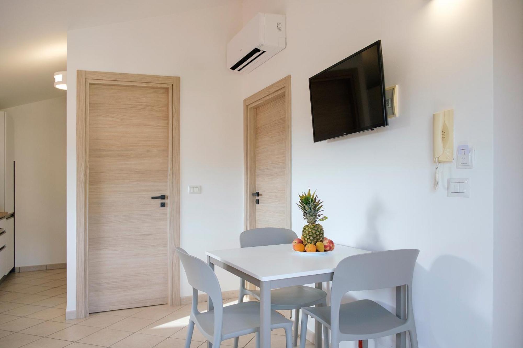 Magico Apartments - 450M Dalla Spiaggia Капо-д'Орландо Экстерьер фото