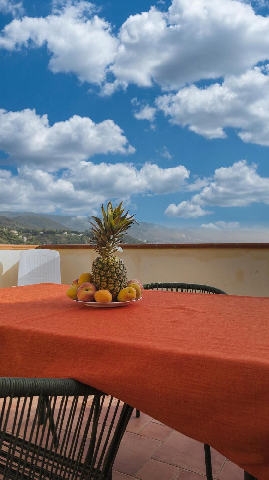Magico Apartments - 450M Dalla Spiaggia Капо-д'Орландо Экстерьер фото
