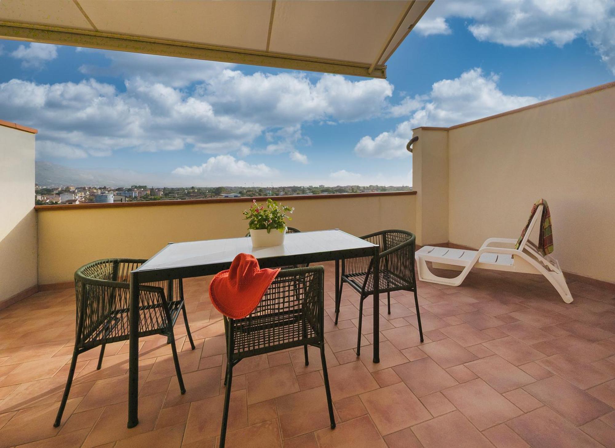 Magico Apartments - 450M Dalla Spiaggia Капо-д'Орландо Экстерьер фото