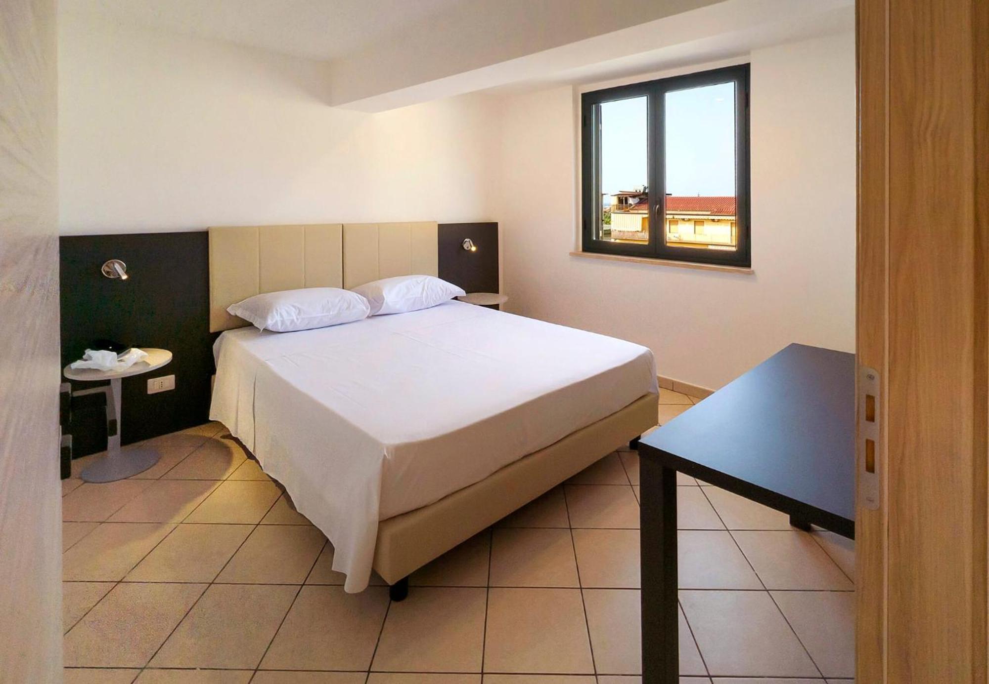 Magico Apartments - 450M Dalla Spiaggia Капо-д'Орландо Экстерьер фото